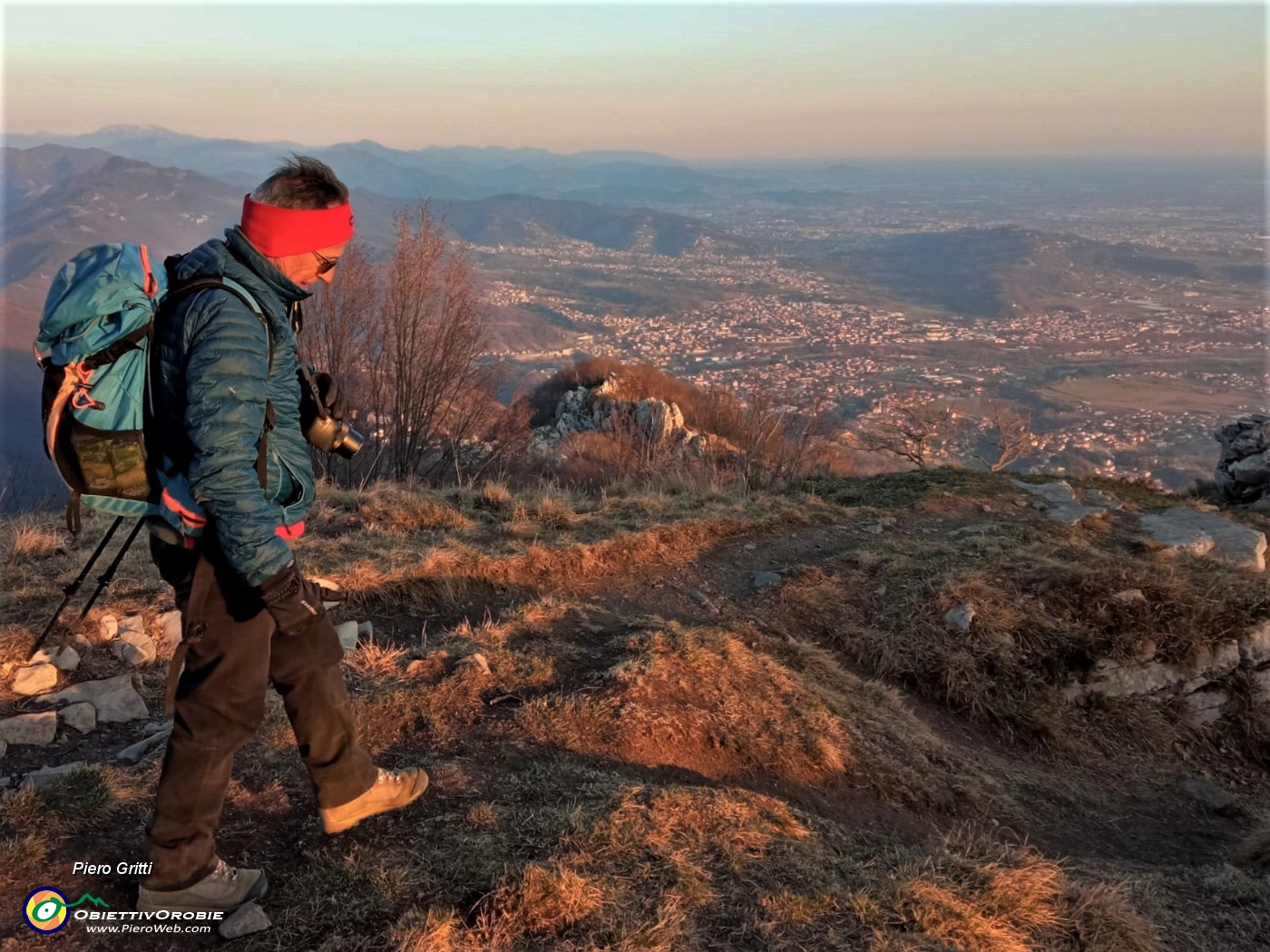 63 Scendiamo dalla variante ripida esposta al tramonto.jpg